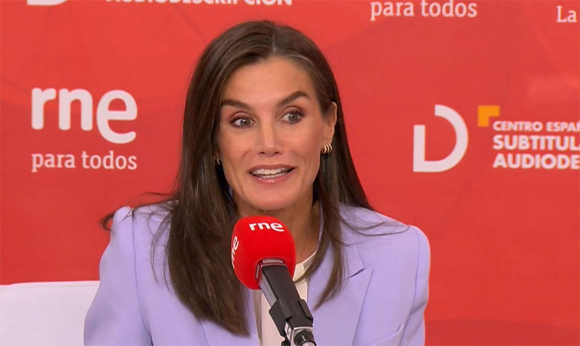 La Reina Letizia, que inauguró el servicio de 'Radio para todos'