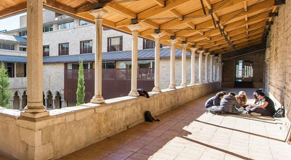 Un grupo de jóvenes con discapacidad intelectual se gradúan por la Universidad de Gerona en un curso de formación para el empleo