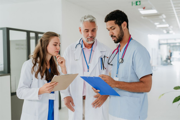 Más de 1.230 plazas en medicina te esperan