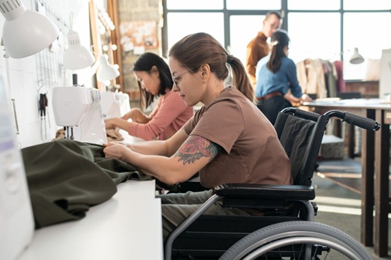 Alumnos con discapacidad del curso de moda